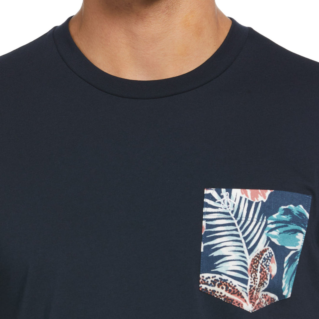 Playera Con Bolsillo Floral En Pecho