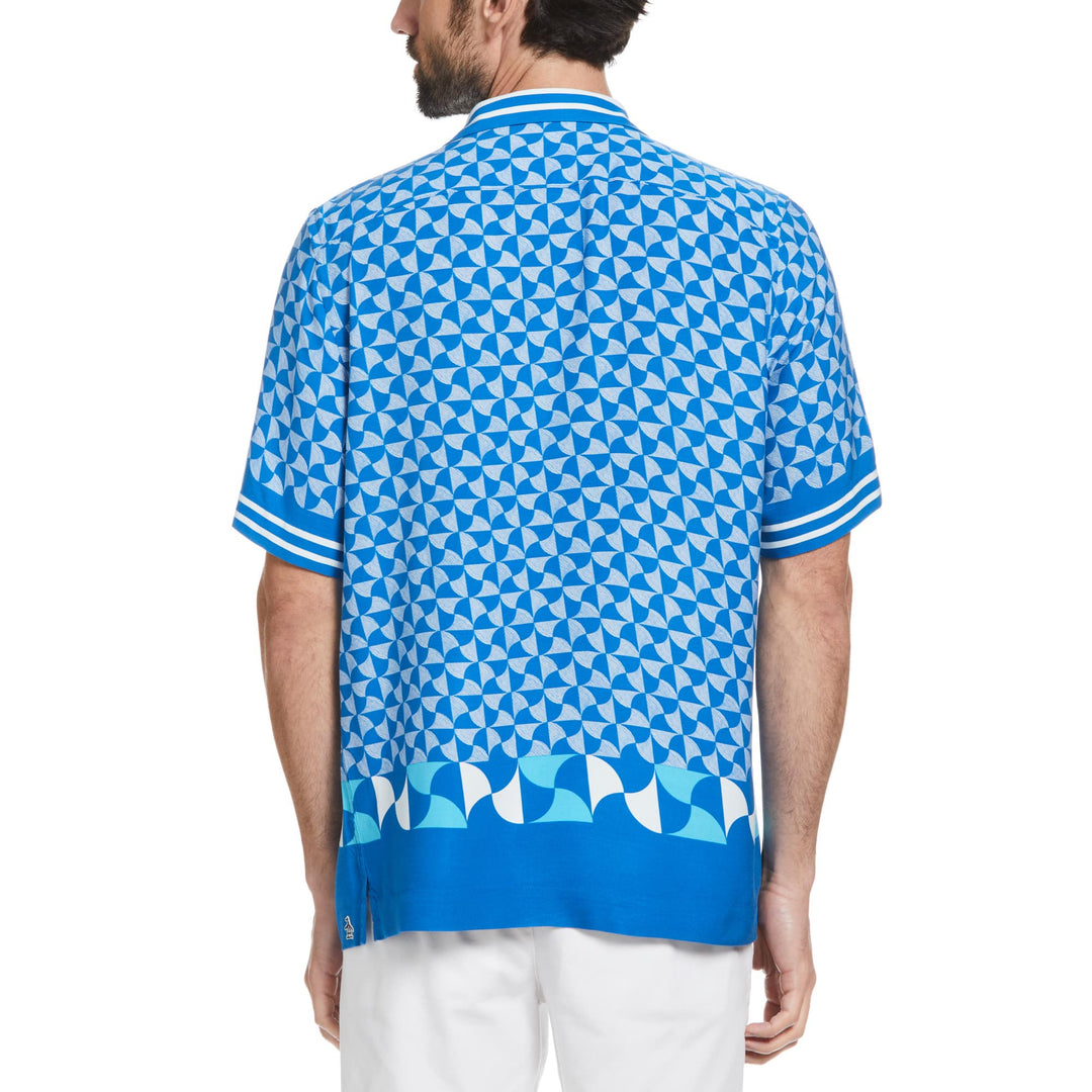 Camisa Manga Corta Con Cuello Camp Y Estampado Geométrico